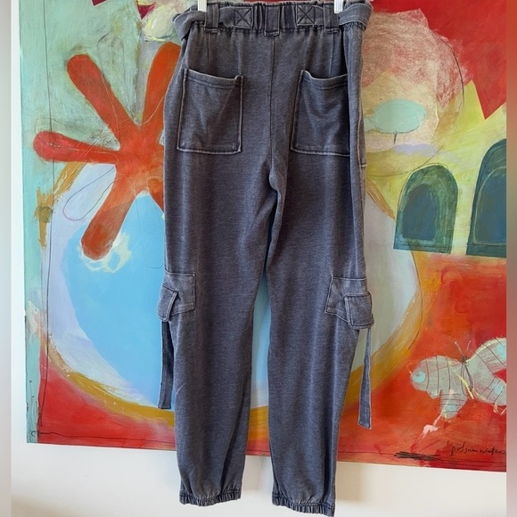 DKNY Pants Size Medium Grey Elastic Waistband Zip Pocket Cargo Ankle High Rise - Picture 5 of 6